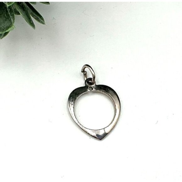 Vintage Sterling Silver Open Heart Pendant Charm 925 For Necklaces Or Bracelets - Picture 1 of 3